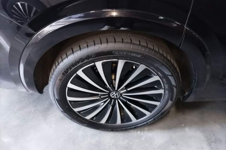 Used Volkswagen Viloran 2024 380TSI Premium Edition Right Rear Wheel Hub