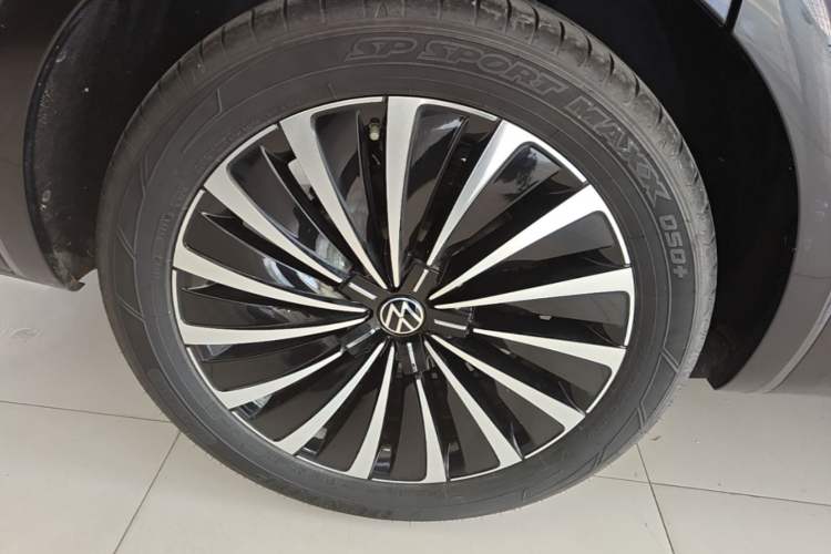 Used Volkswagen Viloran 2024 380TSI Premium Edition Right Rear Wheel Hub