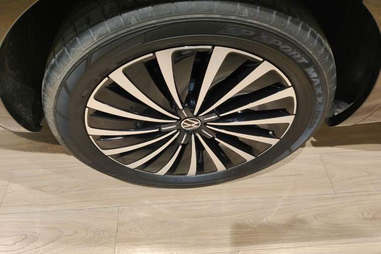 Used Volkswagen Viloran 2024 380TSI Premium Edition Right Rear Wheel Hub