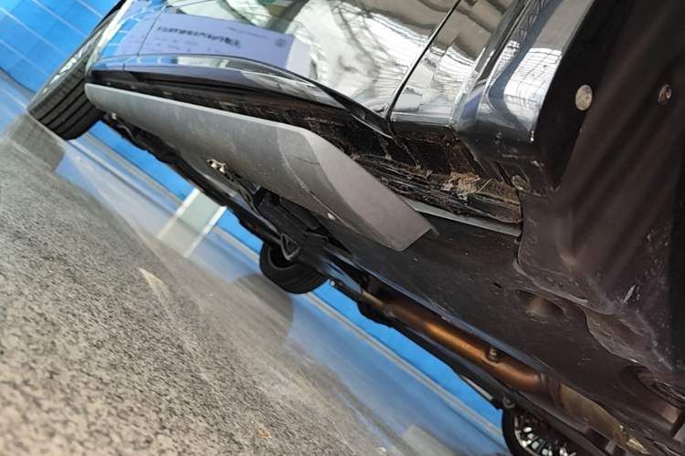 Used Volkswagen Viloran 2024 380TSI Premium Edition Right Side Sill