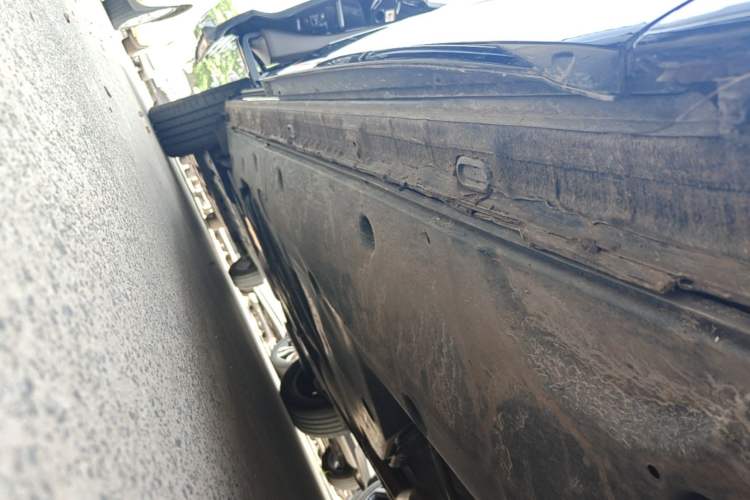Used Volkswagen Viloran 2024 380TSI Premium Edition Right Side Sill