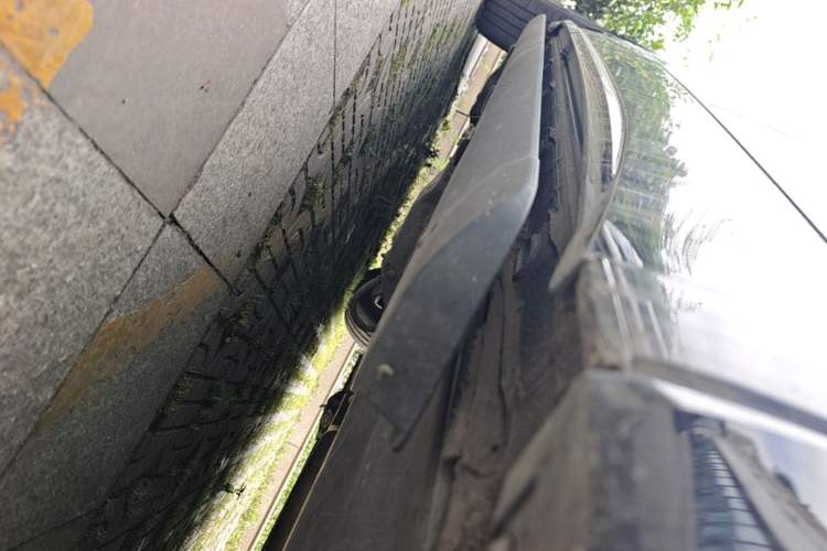 Used Volkswagen Viloran 2024 380TSI Premium Edition Right Side Sill