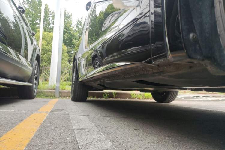 Used Volkswagen Viloran 2024 380TSI Premium Edition Right Side Sill