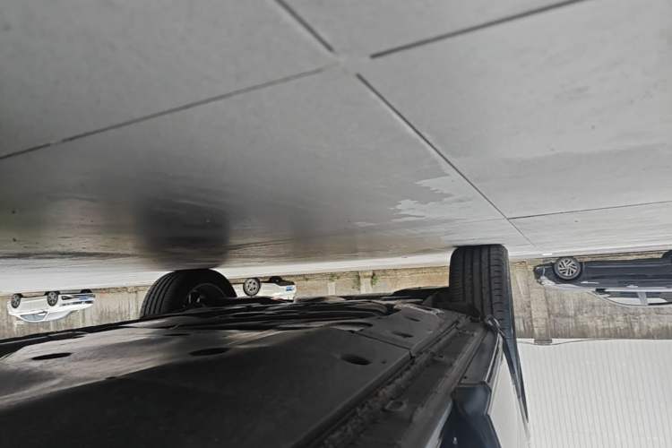 Used Volkswagen Viloran 2024 380TSI Premium Edition Right Side Sill