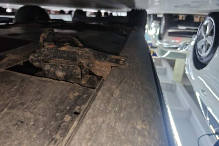 Used Volkswagen Viloran 2024 380TSI Premium Edition Right Side Sill