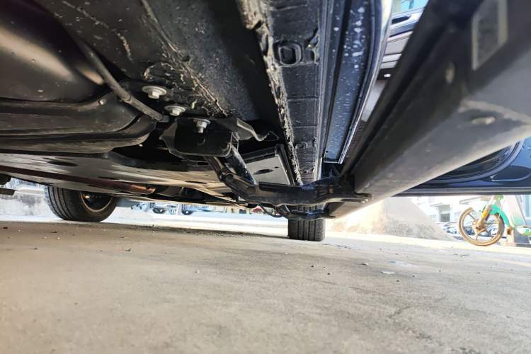 Used Volkswagen Viloran 2024 380TSI Premium Edition Right Side Sill
