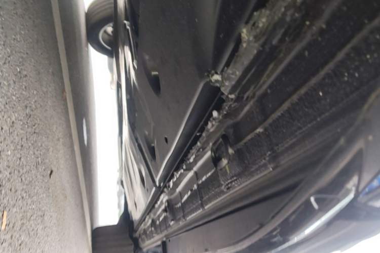 Used Volkswagen Viloran 2024 380TSI Luxury Edition Right Side Sill