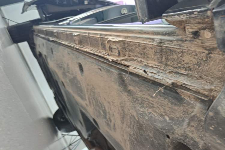 Used Volkswagen Viloran 2024 380TSI Premium Edition Right Side Sill