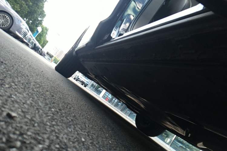 Used Volkswagen Viloran 2024 380TSI Premium Edition Right Side Sill