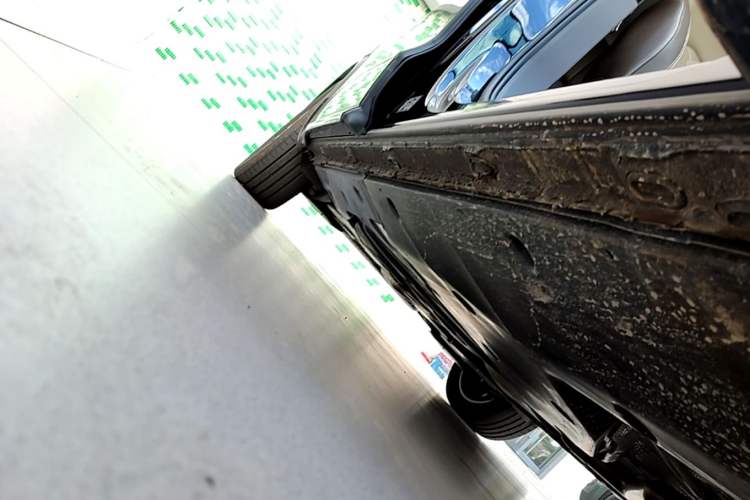 Used Volkswagen Viloran 2024 380TSI Premium Edition Right Side Sill