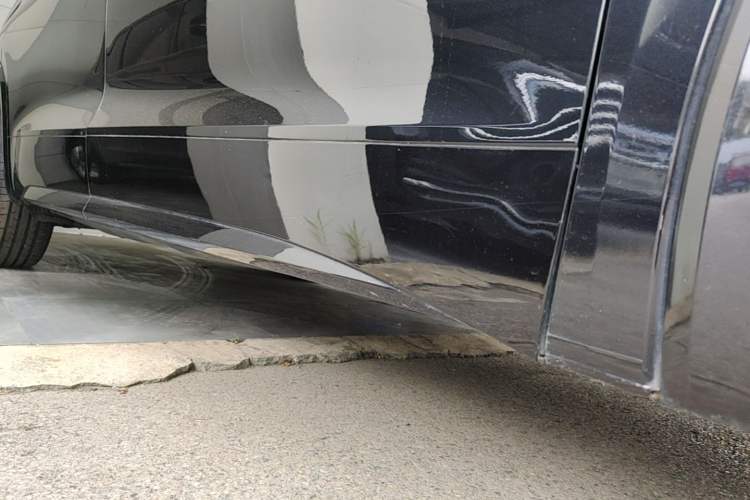 Used Volkswagen Viloran 2024 380TSI Premium Edition Right Side Sill
