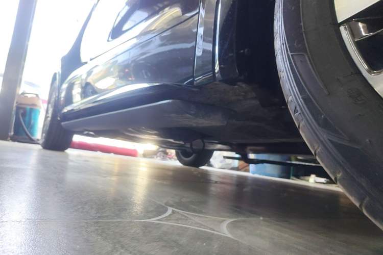 Used Volkswagen Viloran 2024 380TSI Premium Edition Right Side Sill