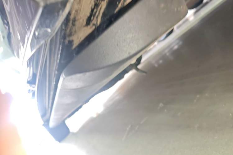 Used Volkswagen Viloran 2024 380TSI Luxury Edition Right Side Sill