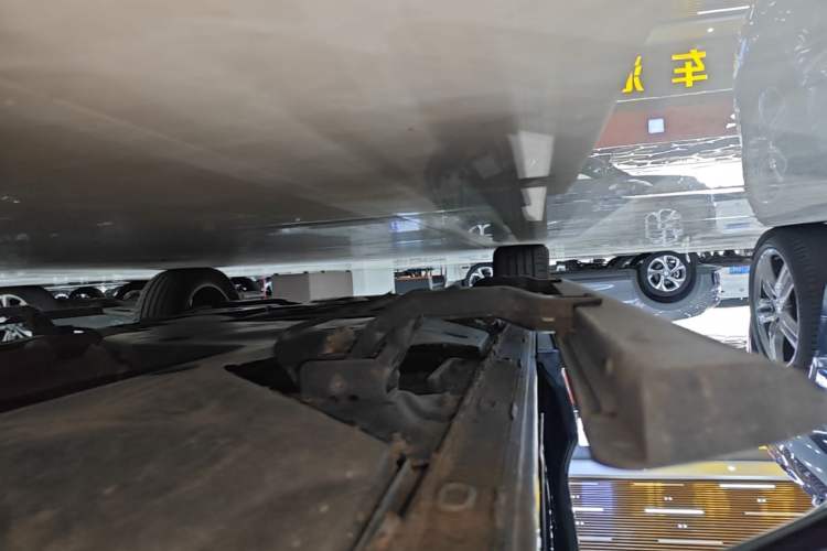 Used Volkswagen Viloran 2024 380TSI Premium Edition Right Side Sill