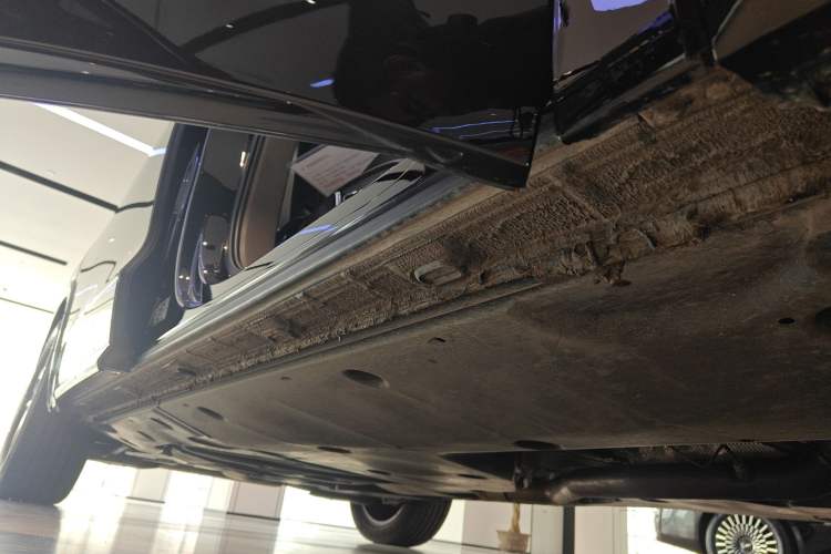 Used Volkswagen Viloran 2024 380TSI Luxury Edition Right Side Sill