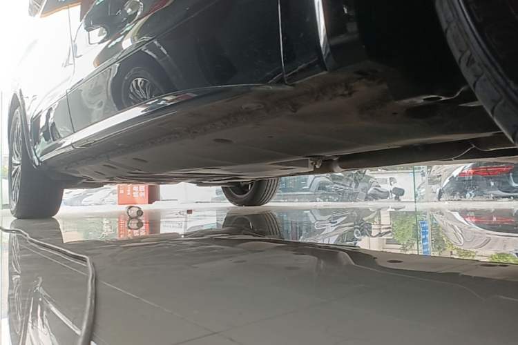 Used Volkswagen Viloran 2024 380TSI Premium Edition Right Side Sill