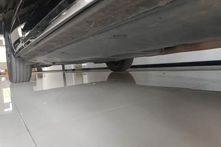 Used Volkswagen Viloran 2024 380TSI Luxury Edition Right Side Sill