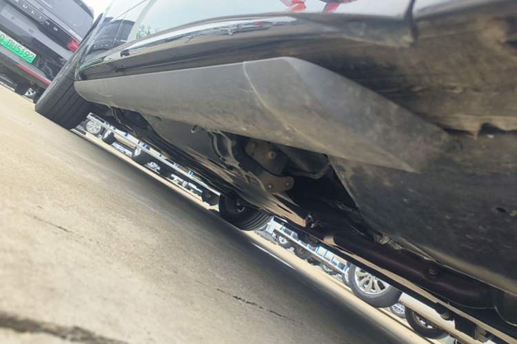 Used Volkswagen Viloran 2024 380TSI Premium Edition Right Side Sill