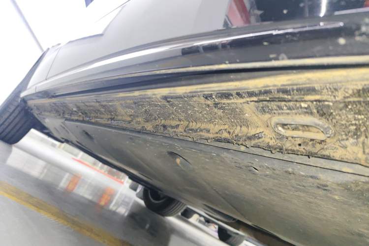 Used Volkswagen Viloran 2024 380TSI Luxury Edition Right Side Sill