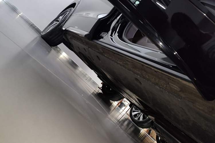 Used Volkswagen Viloran 2024 380TSI Luxury Edition Right Side Sill
