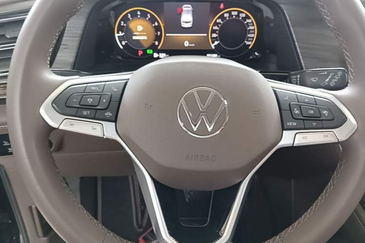 Used Volkswagen Viloran 2024 330TSI Luxury Edition Steering Wheel