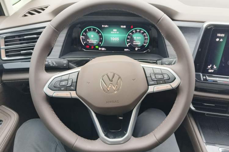 Used Volkswagen Viloran 2024 380TSI Premium Edition Steering Wheel