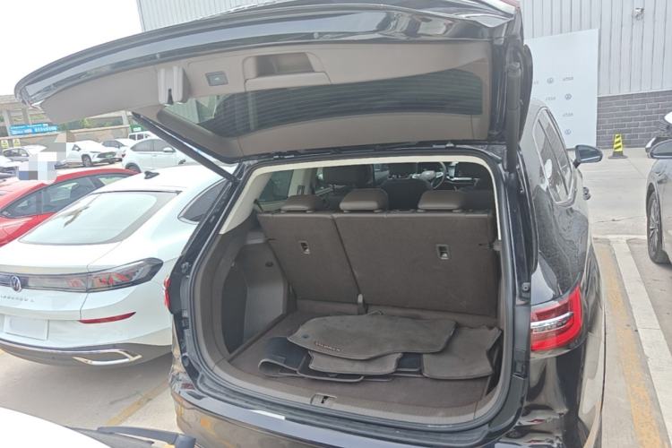 Used Volkswagen Viloran 2024 380TSI Premium Edition Trunk