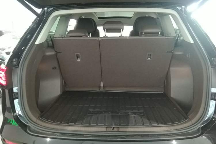 Used Volkswagen Viloran 2024 380TSI Premium Edition Trunk
