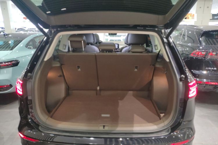 Used Volkswagen Viloran 2024 380TSI Premium Edition Trunk