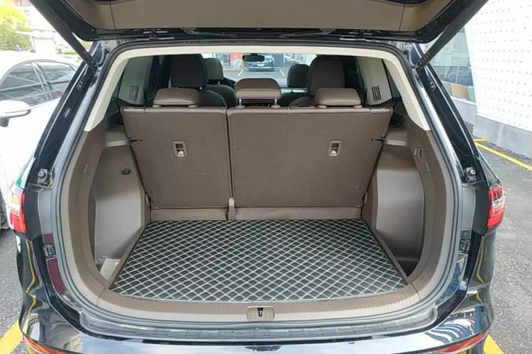 Used Volkswagen Viloran 2024 380TSI Luxury Edition Trunk
