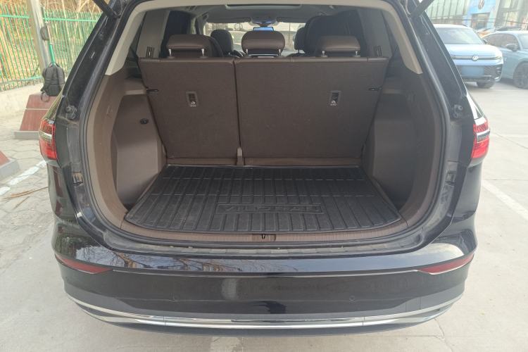 Used Volkswagen Viloran 2024 380TSI Premium Edition Trunk