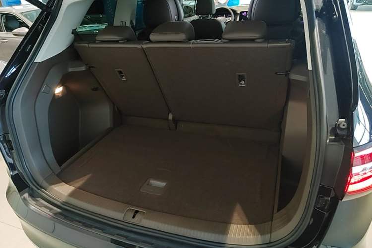 Used Volkswagen Viloran 2024 380TSI Premium Edition Trunk