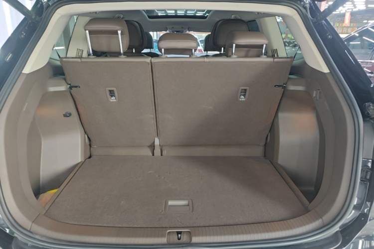 Used Volkswagen Viloran 2024 380TSI Premium Edition Trunk