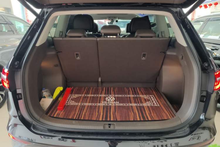 Used Volkswagen Viloran 2024 380TSI Premium Edition Trunk