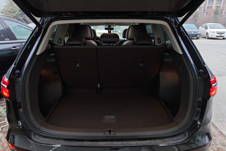 Used Volkswagen Viloran 2024 380TSI Premium Edition Trunk