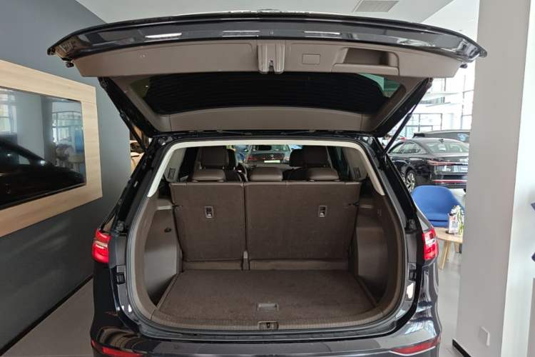 Used Volkswagen Viloran 2024 330TSI Business Edition Trunk