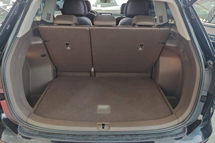 Used Volkswagen Viloran 2024 380TSI Premium Edition Trunk