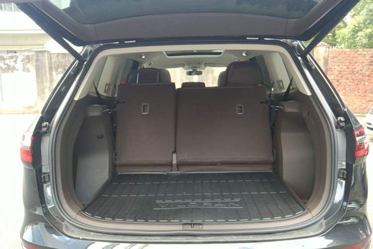 Used Volkswagen Viloran 2024 380TSI Premium Edition Trunk