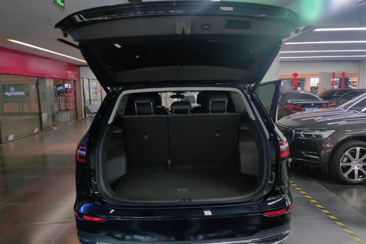 Used Volkswagen Viloran 2024 380TSI Premium Edition Trunk