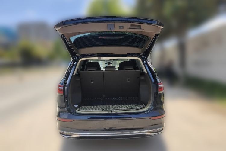 Used Volkswagen Viloran 2024 380TSI Premium Edition Trunk