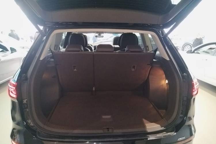Used Volkswagen Viloran 2024 380TSI Premium Edition Trunk