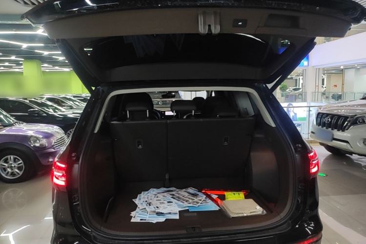 Used Volkswagen Viloran 2024 380TSI Premium Edition Trunk