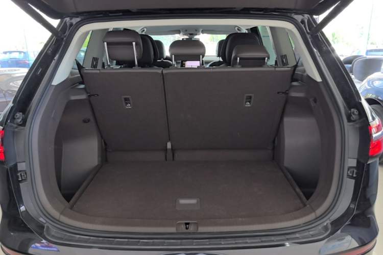Used Volkswagen Viloran 2024 380TSI Premium Edition Trunk
