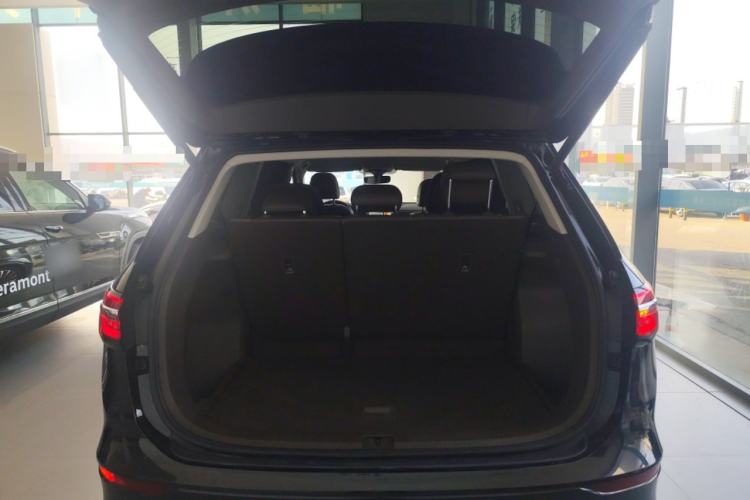 Used Volkswagen Viloran 2024 380TSI Premium Edition Trunk