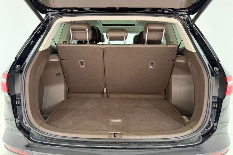 Used Volkswagen Viloran 2024 380TSI Premium Edition Trunk