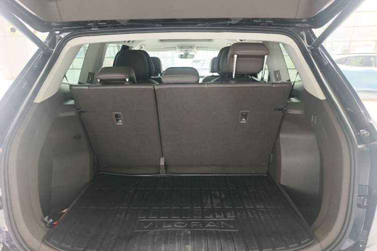 Used Volkswagen Viloran 2024 380TSI Premium Edition Trunk