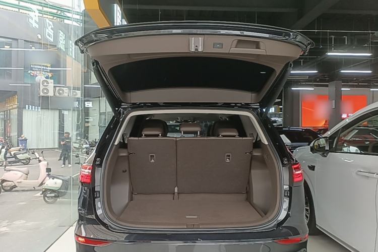 Used Volkswagen Viloran 2024 380TSI Premium Edition Trunk