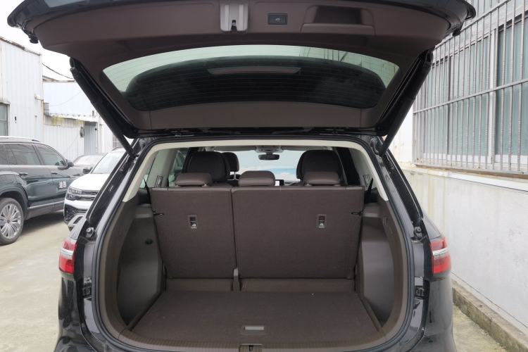 Used Volkswagen Viloran 2024 380TSI Premium Edition Trunk
