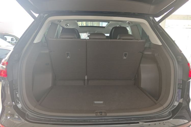 Used Volkswagen Viloran 2024 380TSI Premium Edition Trunk