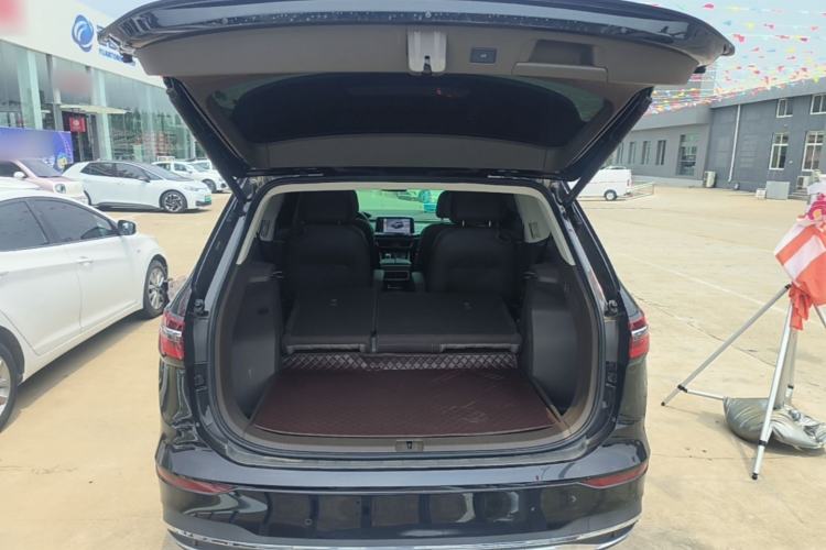 Used Volkswagen Viloran 2024 380TSI Premium Edition Trunk